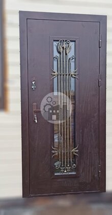 внешняя дверь с ковкой и порошковым покрытием